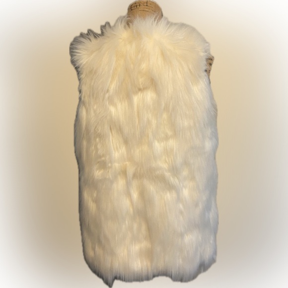 Kenzie Sz XS Cream Color Faux Fur Women’s Sleeveless Vest - Picture 2 of 8